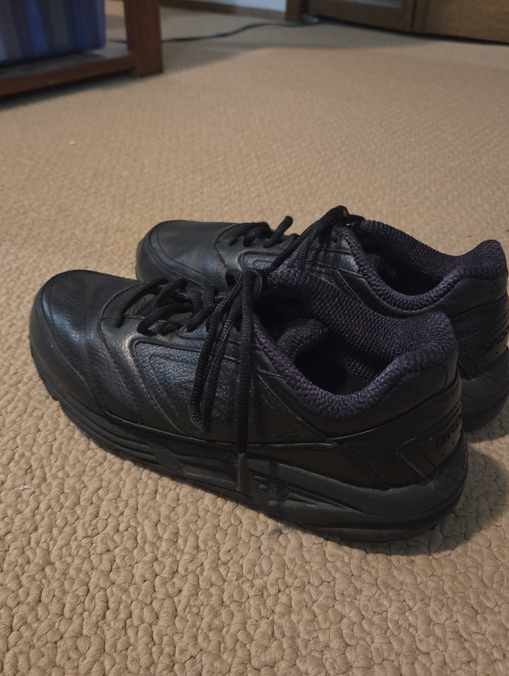 Ladies NB Brooks 9.5 W